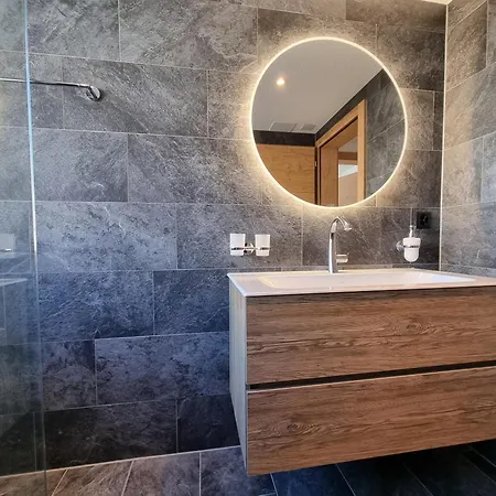 Riverside 3rd Floor North * Saas Fee