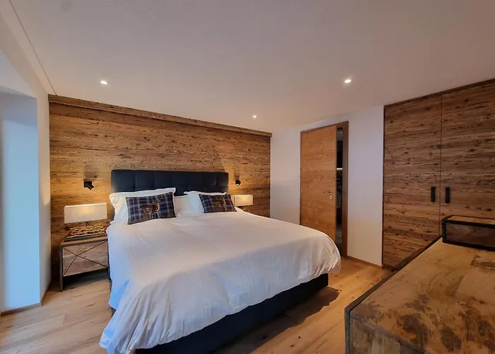 Riverside 3rd Floor North Apartment